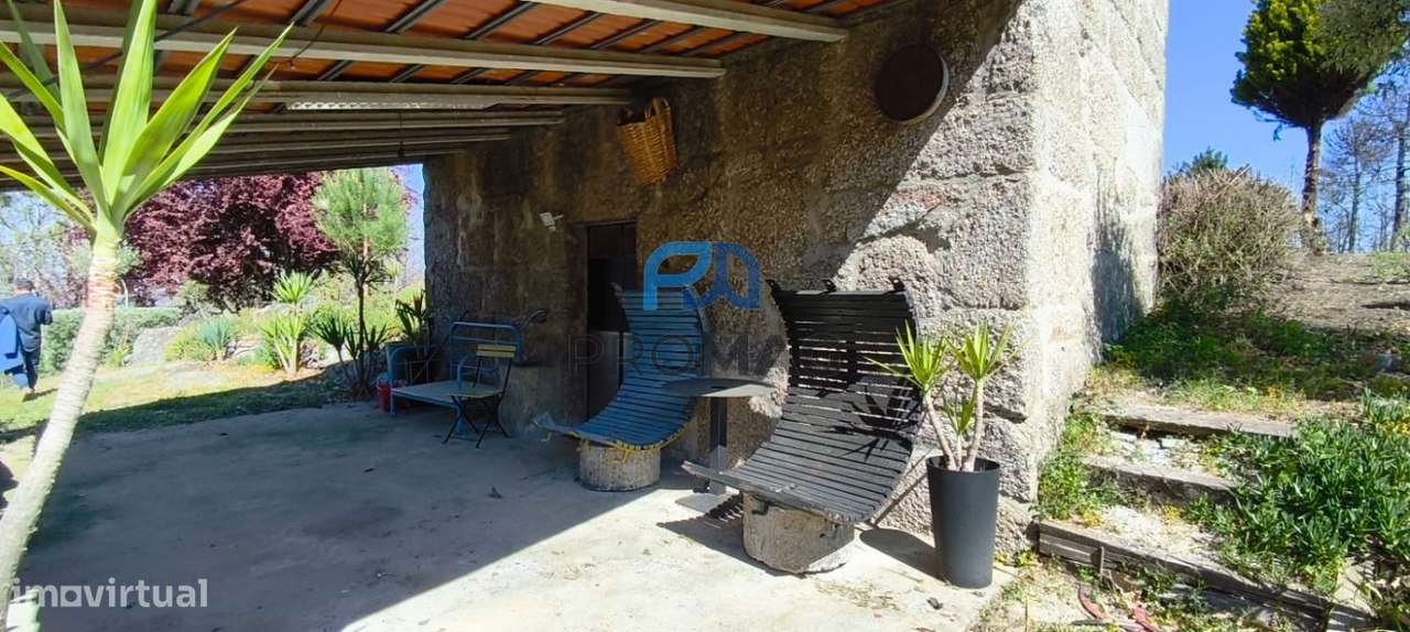 Quinta com 3 artigos urbanos, piscina e 9,4 ha em Resende-22