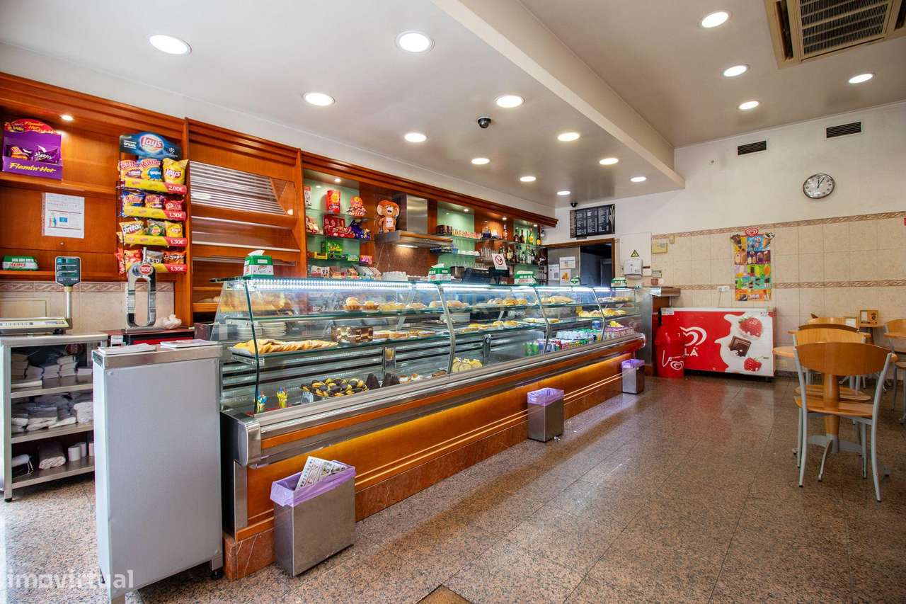 ** Excelente Loja c/ garagem situada em zona nobre na Urbanização da R - Grande imagem: 2/25