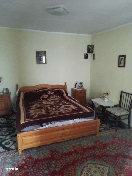 Casa de vanzare cu gradina, garaj si anexe - Imagine principală: 4/8