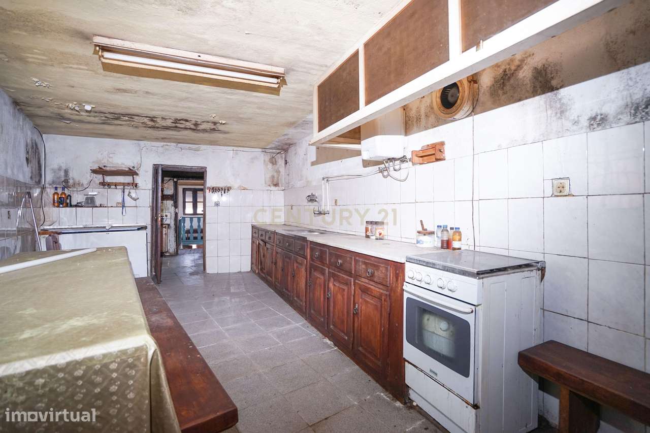 Casa de dois pisos, T4 com terreno a poucos minutos da Praia Fluvial d - Grande imagem: 4/12