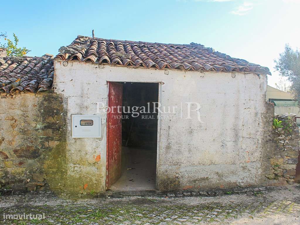 Casa Rústica com pequeno quintal e anexo - São Pedro do Esteval-16