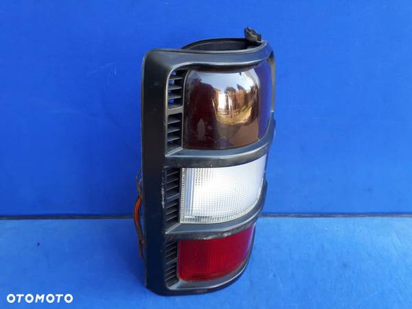 MITSUBISHI PAJERO 3D 1998- 98-00 LAMPA TYLNA LEWA - 2