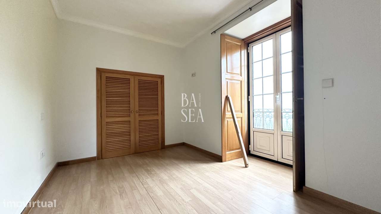 Quinta com 3 Habitações 2 Armazéns e 1 ha de Vinha em Barbeita Monção.-38