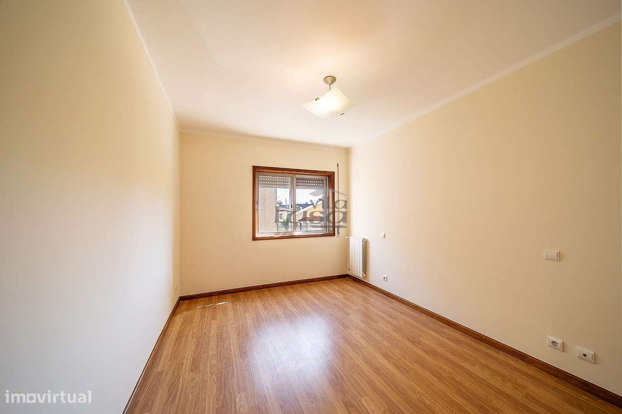 T2 em Seixezelo V.N. de Gaia. com lugar de garagem e arrumos.-23