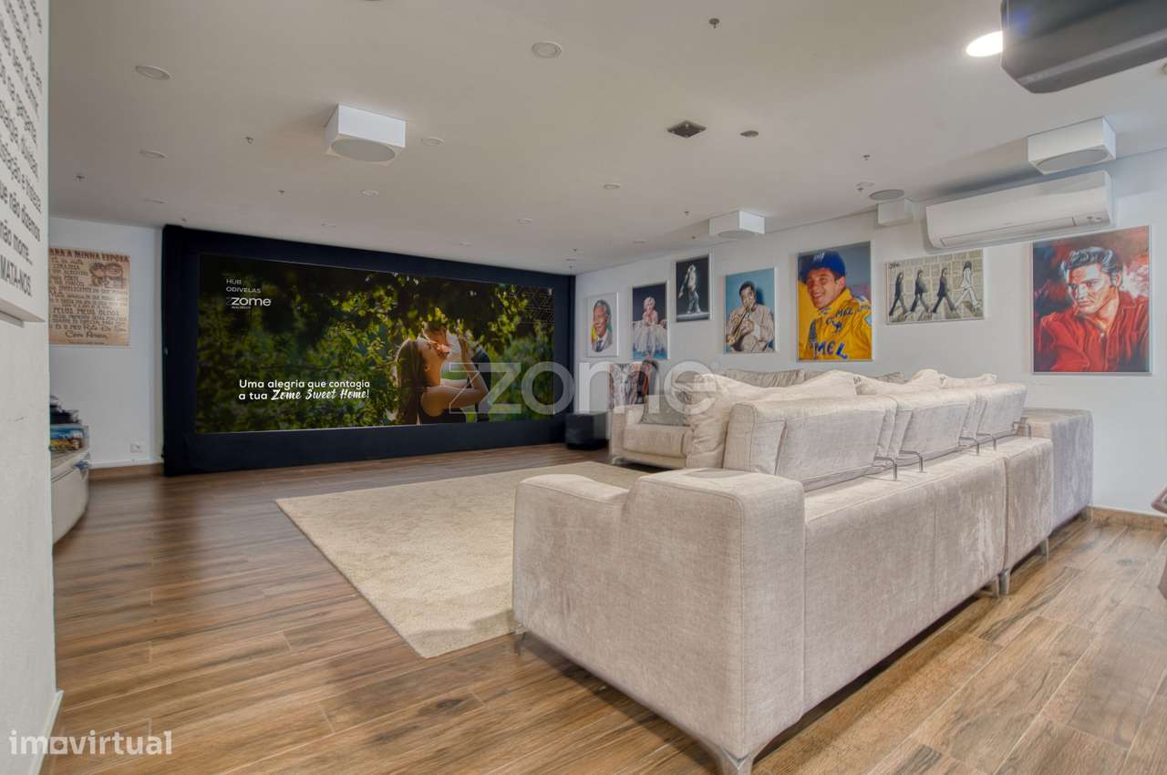 Moradia T4 com Jardim na Ramada - Grande imagem: 2/53