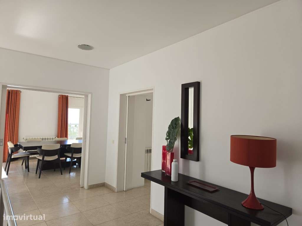 Moradia T5 com Terraço e Piscina-23