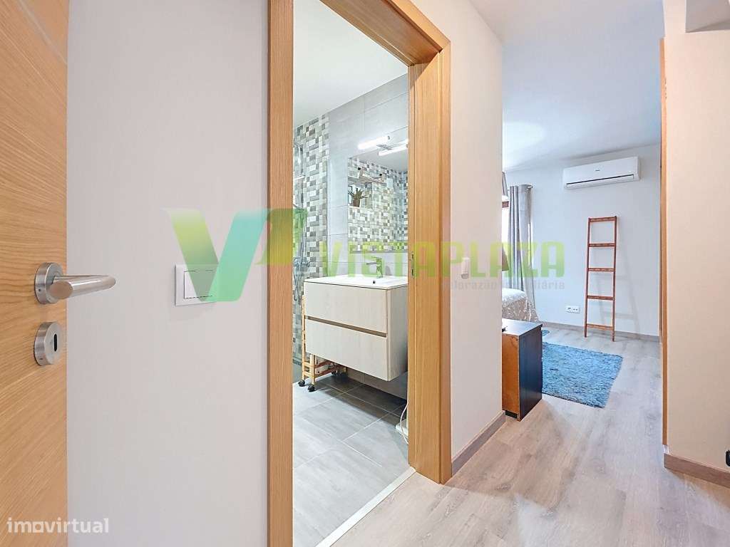 Casa térrea com 4 quartos situada na Bemposta, Portimão-8