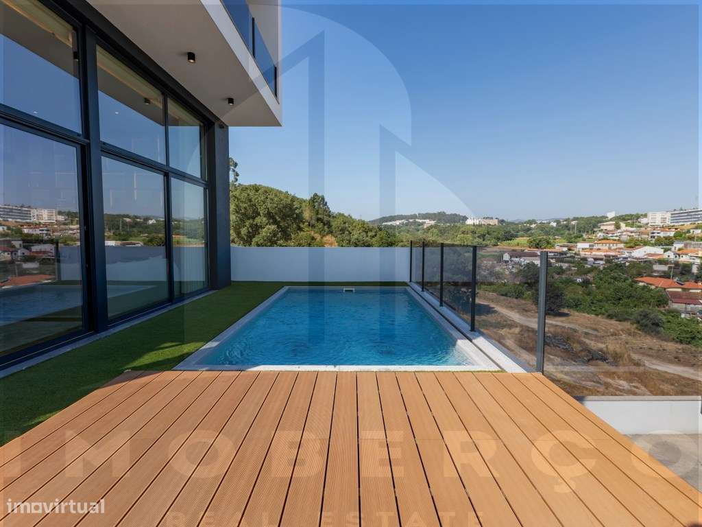 Moradia T3 de Luxo em Creixomil - Como Nova-6