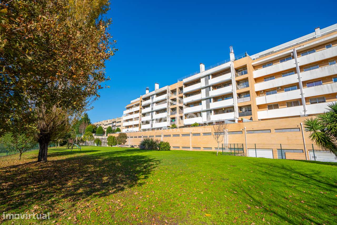Apartamento T3, com terraço e box 4 carros situado em Campo- Valongo-41