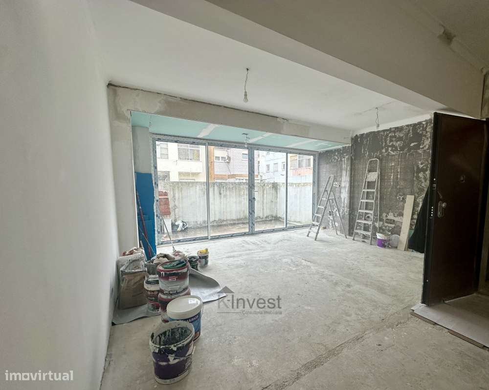 T2 Renovado com Terraço no Centro de Algés-8