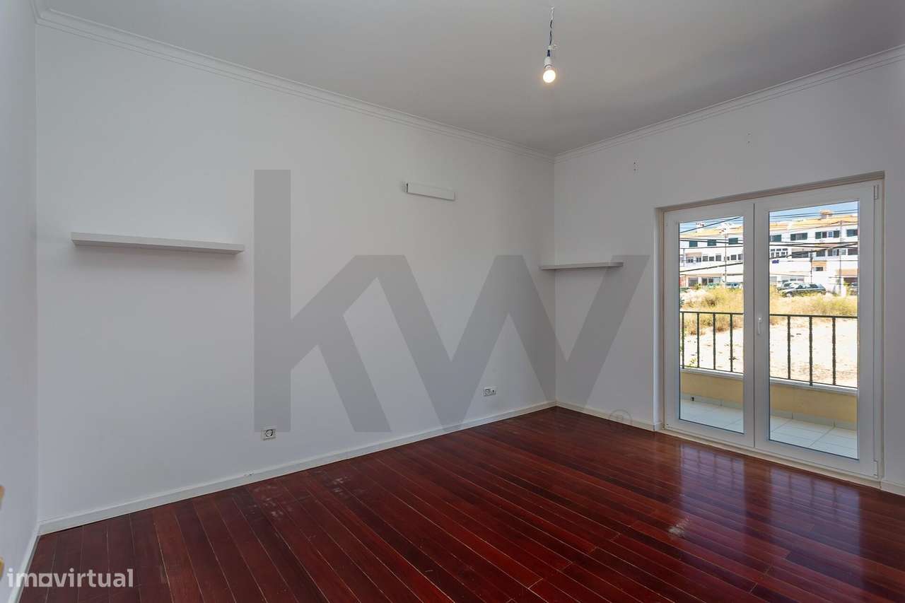 Moradia Isolada | 5 Quartos, Jardim, Garagem para 4 Carros-44