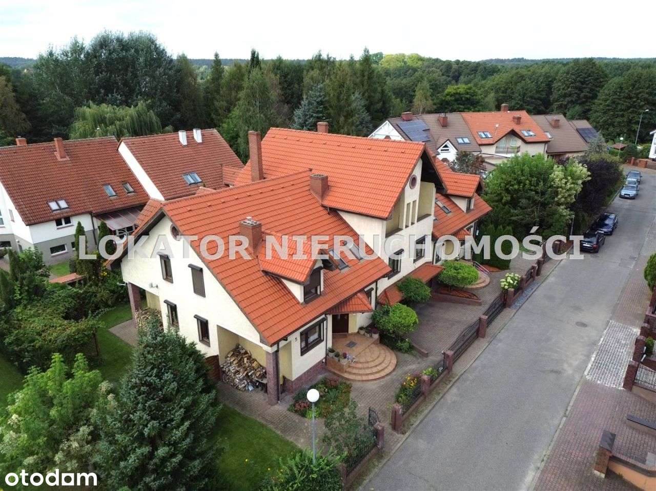 Solidny dom na zacisznym osiedlu w Pile-18