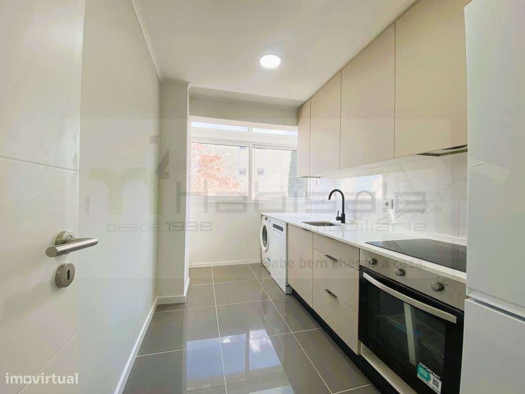 T2 com Varanda Totalmente Remodelado - Mina Amadora-7