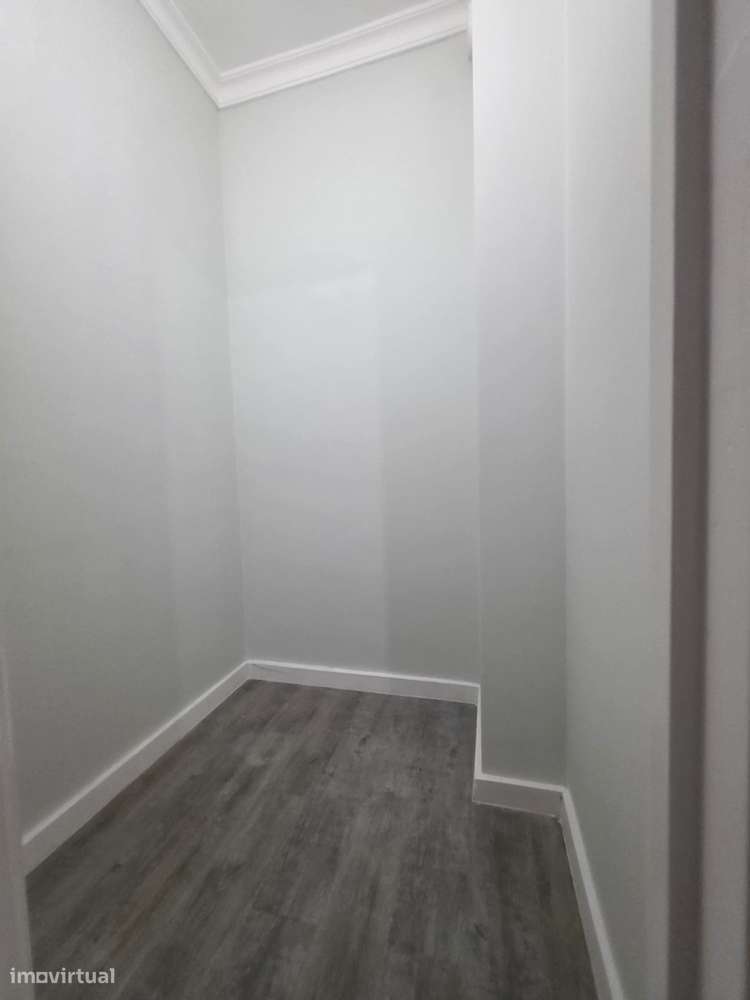 Apartamento T1 com segurança e ótima localização-15