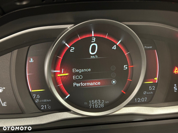 Volvo V60 D3 Drive-E Momentum - 30