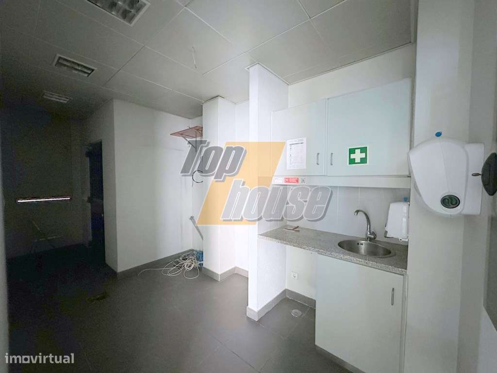 Loja com 127m2 - Costa de Caparica-9