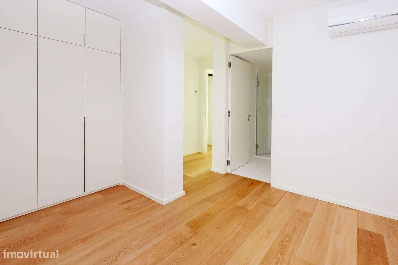 Apartamento T3 com 177m2 no edifício Varino 04-14