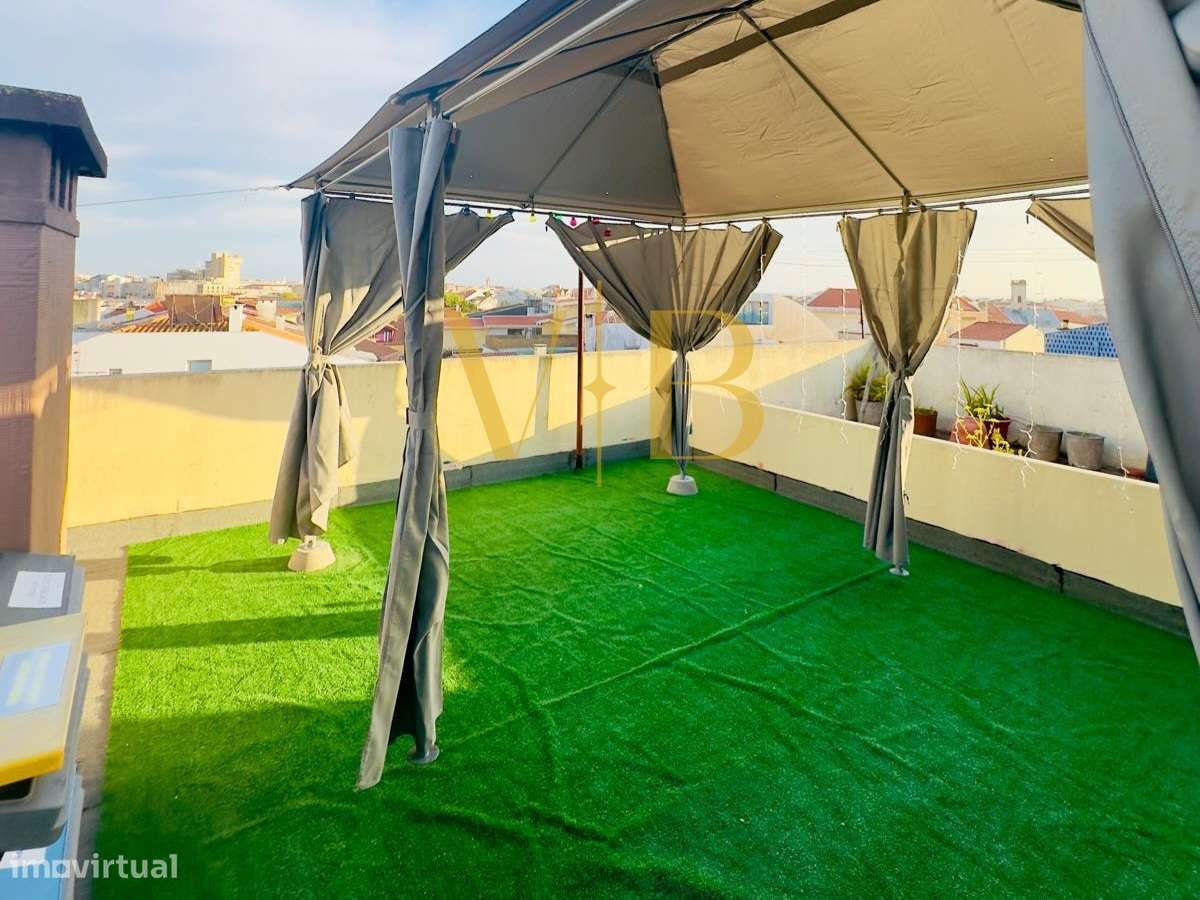 T3 Remodelado junto à Praça do Almada – Terraço Exclusivo de 30 m²-13