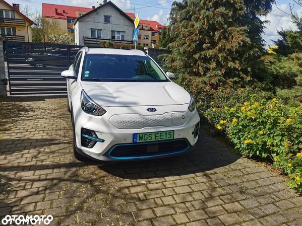 Kia Niro e-Niro 64kWh M - 3