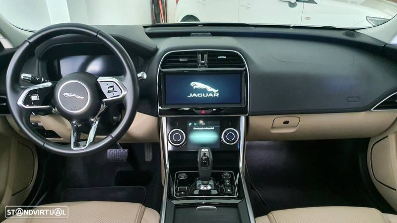 Jaguar XE 2.0 D Portfolio Aut. - 25