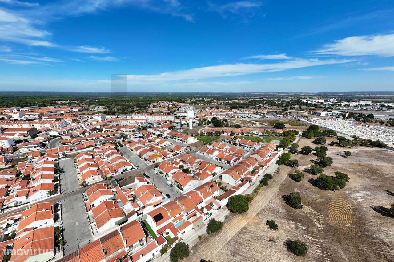 Moradia T4 remodelada com jardim, terraço e garagem | Vendas Novas-39