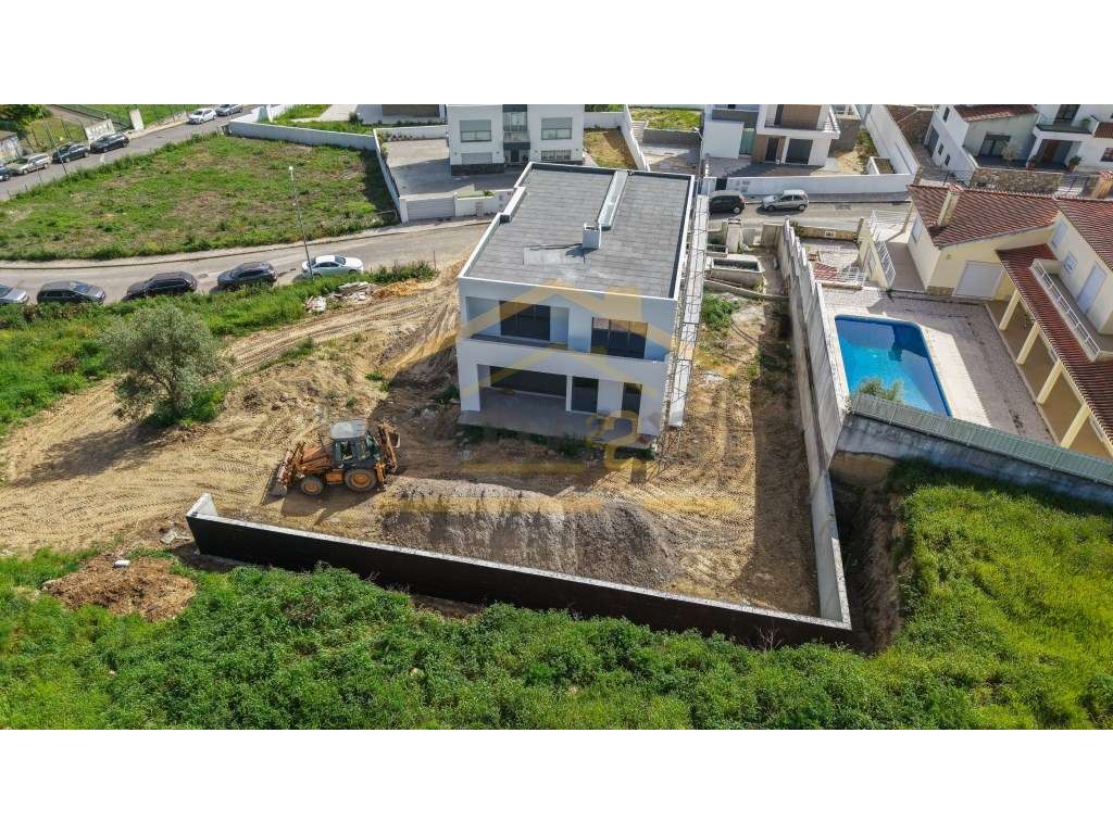 Magnífica Moradia Nova 560 m2- Vila Franca de Xira-8