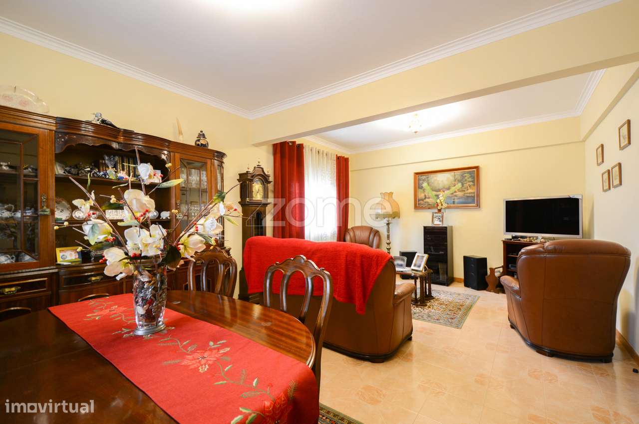 Moradia T8 Famões - Grande imagem: 2/36