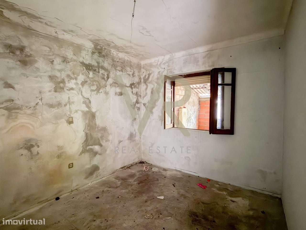 Moradia com Grande Potencial de Remodelação | Possibilidade de T5 |-36