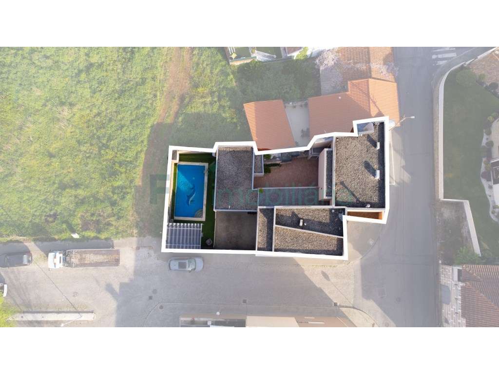 Moradia T3 em Fermentões com Piscina e Zona de Churrasqueira-54