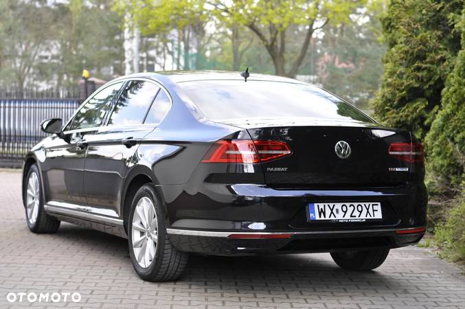 Volkswagen Passat - 12