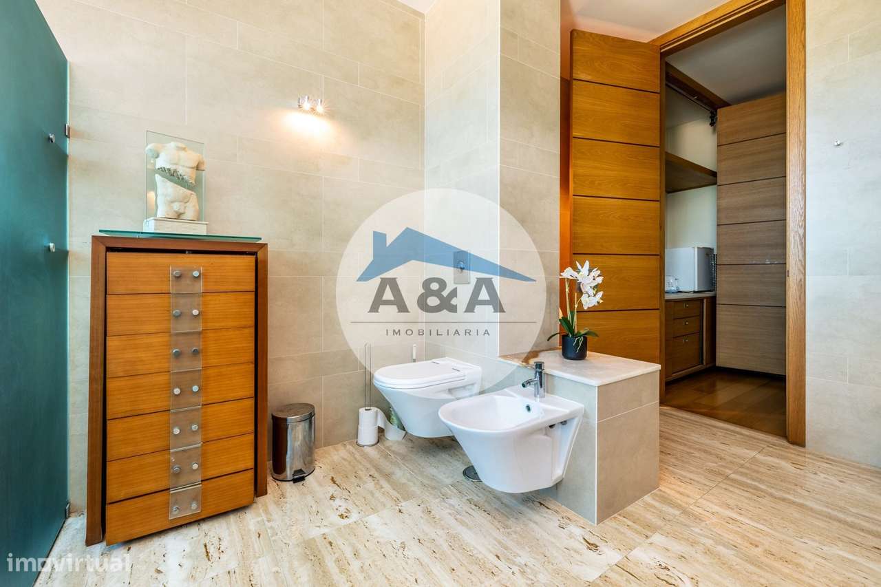 Exclusiva Propriedade de Luxo com Áreas Generosas e Próxima das Praias-41