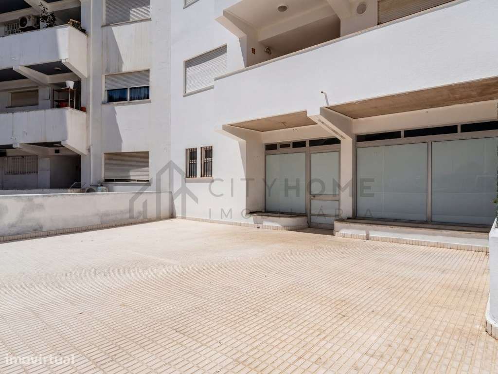 Espaço comercial com piscina e múltiplas possibilidades de negócio ...-15