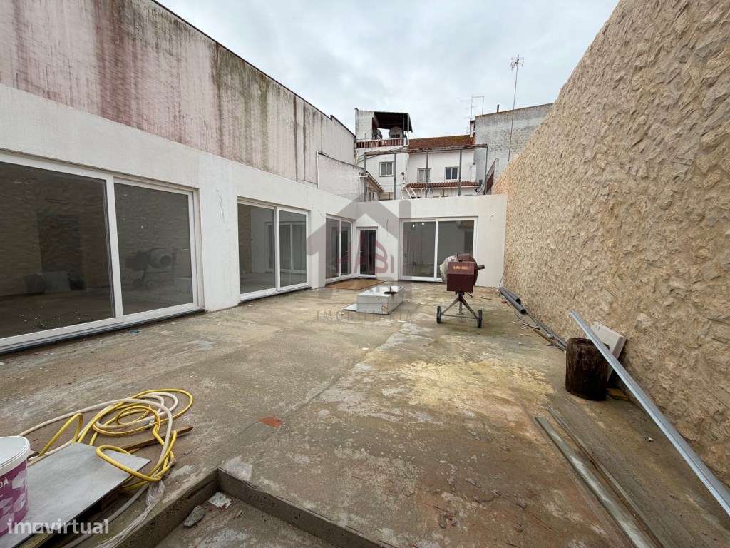 Excelente Moradia T3+1 Centro de Benavente-24