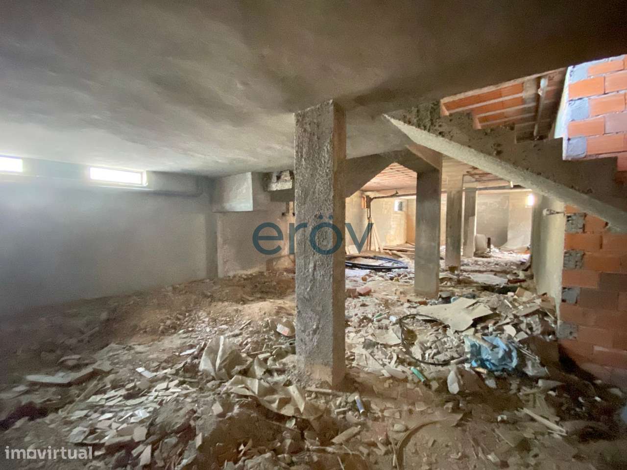 Loja de Gaveto na Madalena – Vila Nova de Gaia - Grande imagem: 4/37