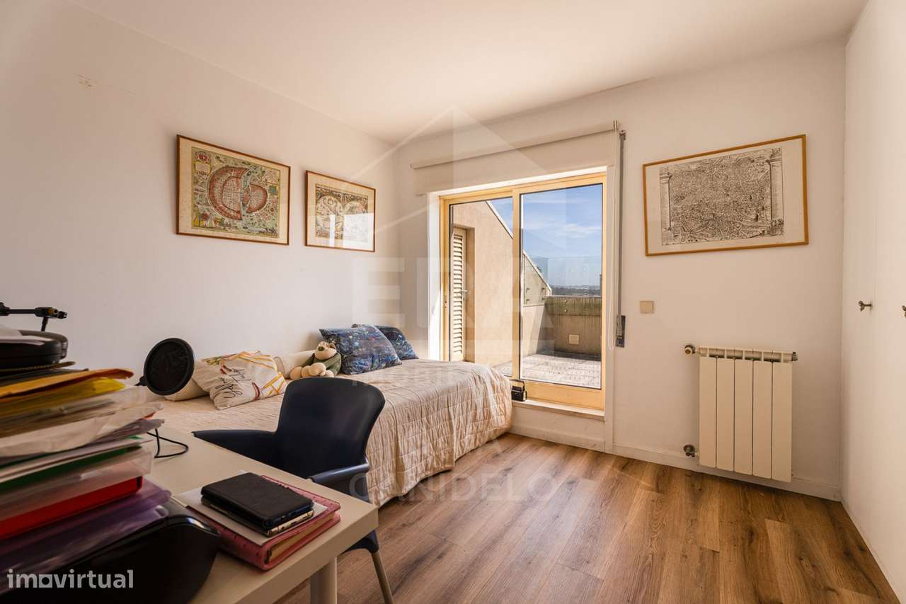 T2 Duplex com Terraço e Garagem Dupla-13