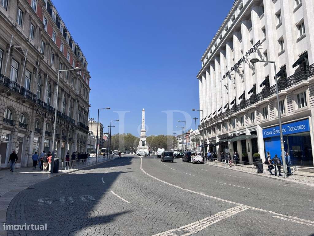 Apartamento T2 com varanda fechada e estacionamento junto à Av. Lib...-23
