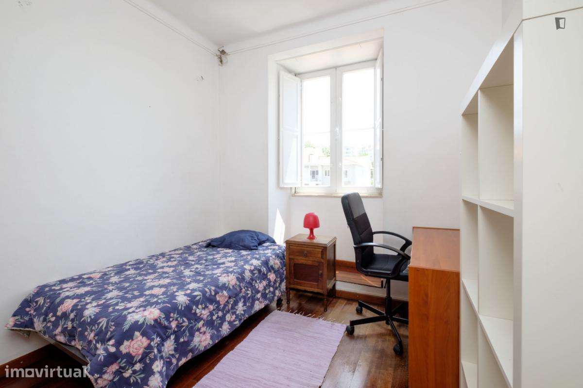 Quarto - localizado em Montes Claros Coimbra - Grande imagem: 2/7