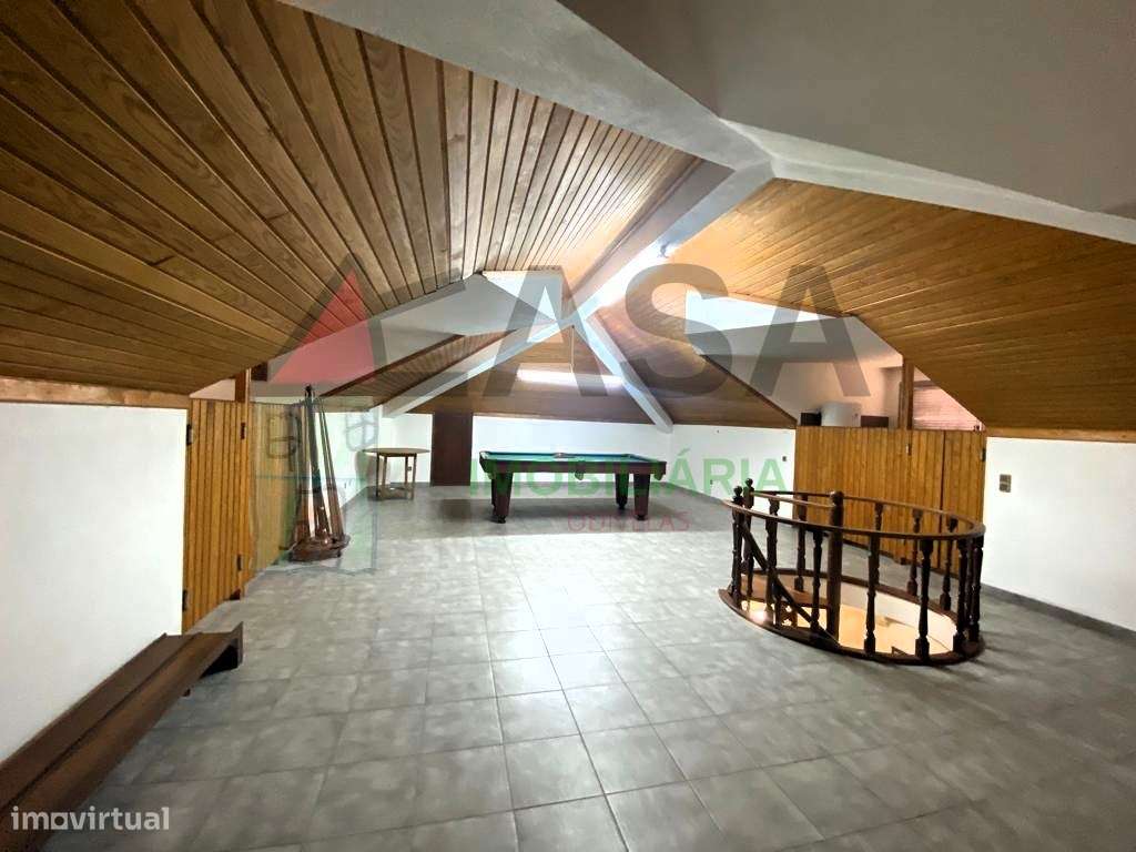Moradia T15 com Renda Ativa + de €12.000/mês em Famões-28