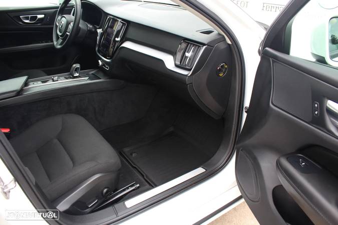 Volvo V60 2.0 B4 Momentum Geartronic - 15