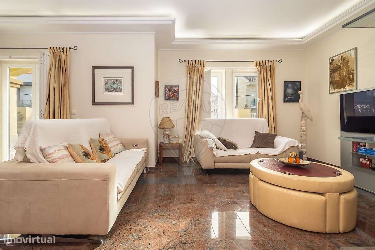 Moradia T4 isolada em Fernão Ferro - Grande imagem: 5/50