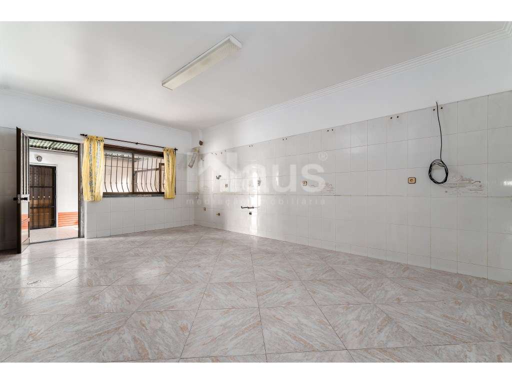 Moradia isolada T4 térrea com garagem-6