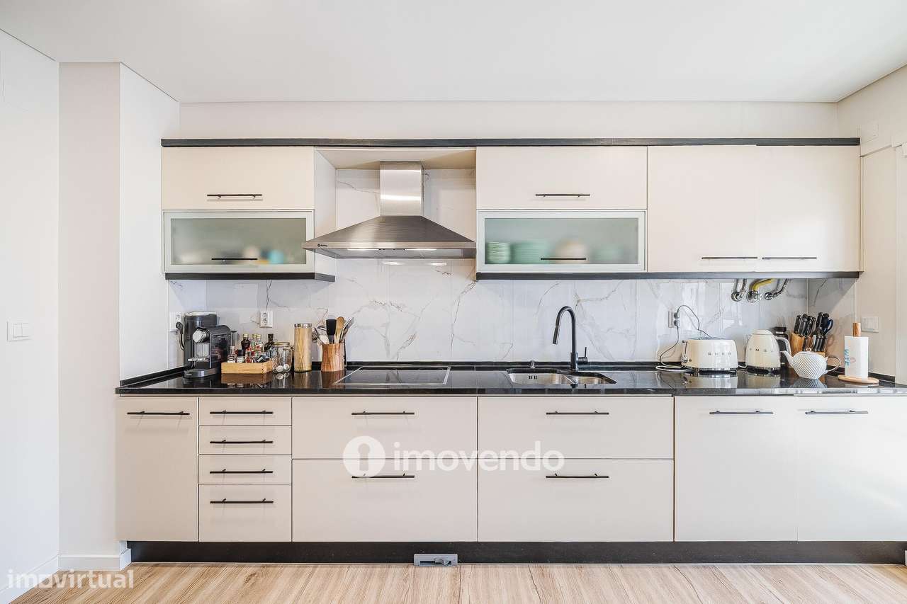 Apartamento T3 com garagem, em condomínio com piscina, em Bicesse-15