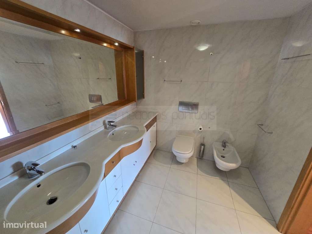 T4 com áreas generosas em São Victor, Braga | Junto a Escola Gulben...-9