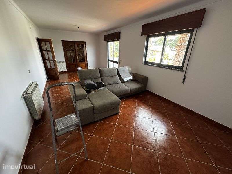 T2 Meirinhas semi mobilado, portão automático, com despesas - Grande imagem: 5/8