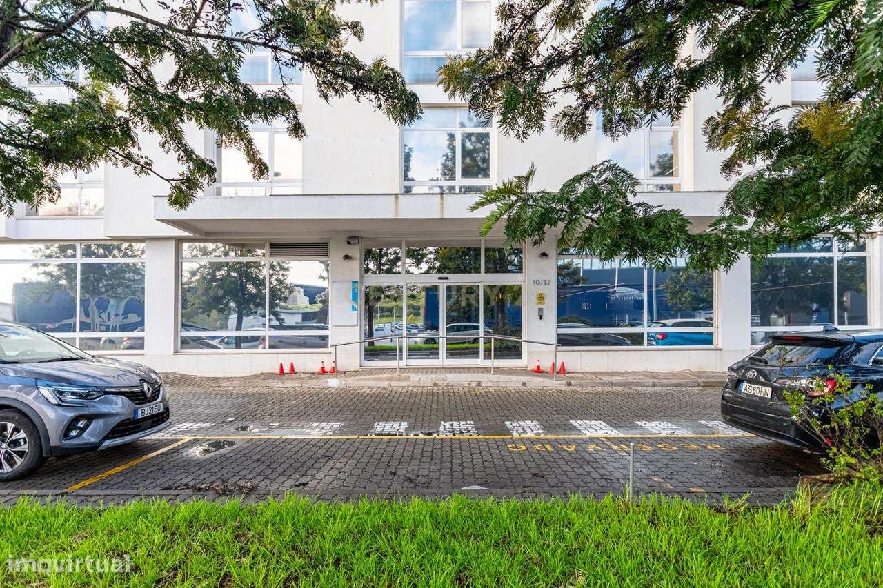 Edifício de escritórios moderno em Carnaxide, Oeiras - Grande imagem: 2/38