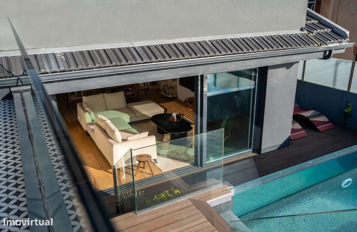 Moradia V3+1 totalmente renovada com vista mar-8