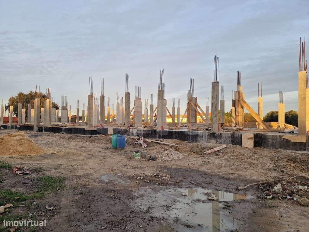 Quinta com moradia moderna térrea c/ piscina e jardim-20