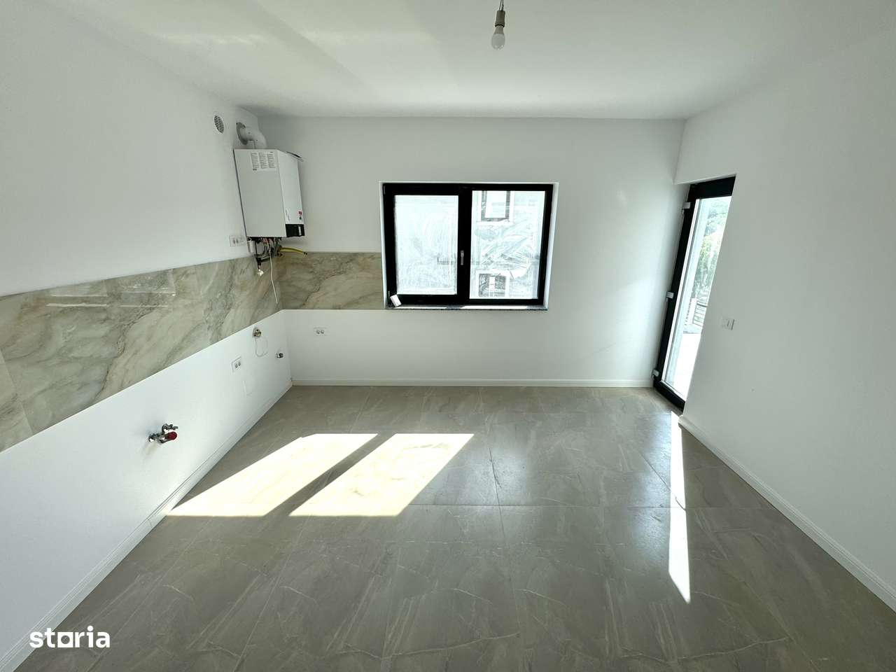 BECI ! ASFALT ! CANALIZ! GAZON! Vila 4 camere Rediu - Imagine principală: 5/10