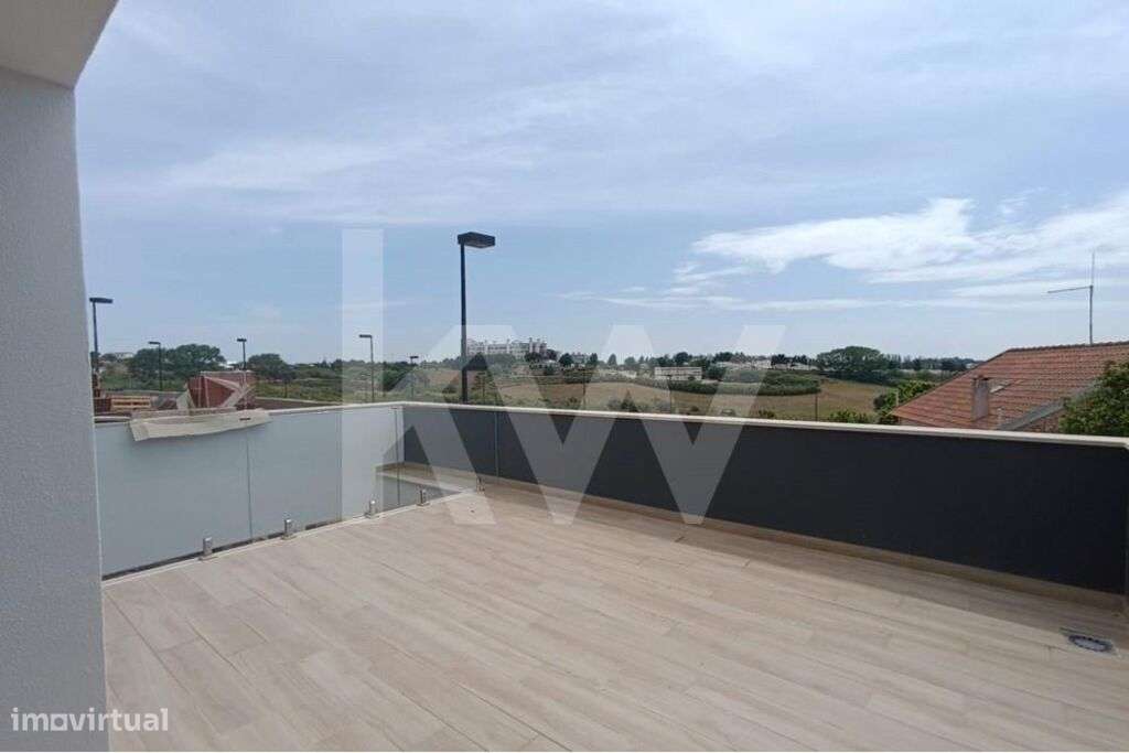 Moradia - Geminada - T3+1 Freguesia Trafaria - Costa de Caparica - Grande imagem: 4/21