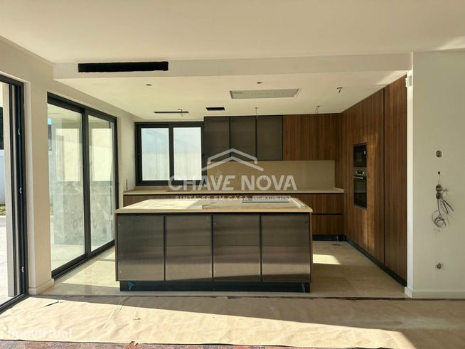 Moradia V4 Geminada com Piscina em Espinho-7